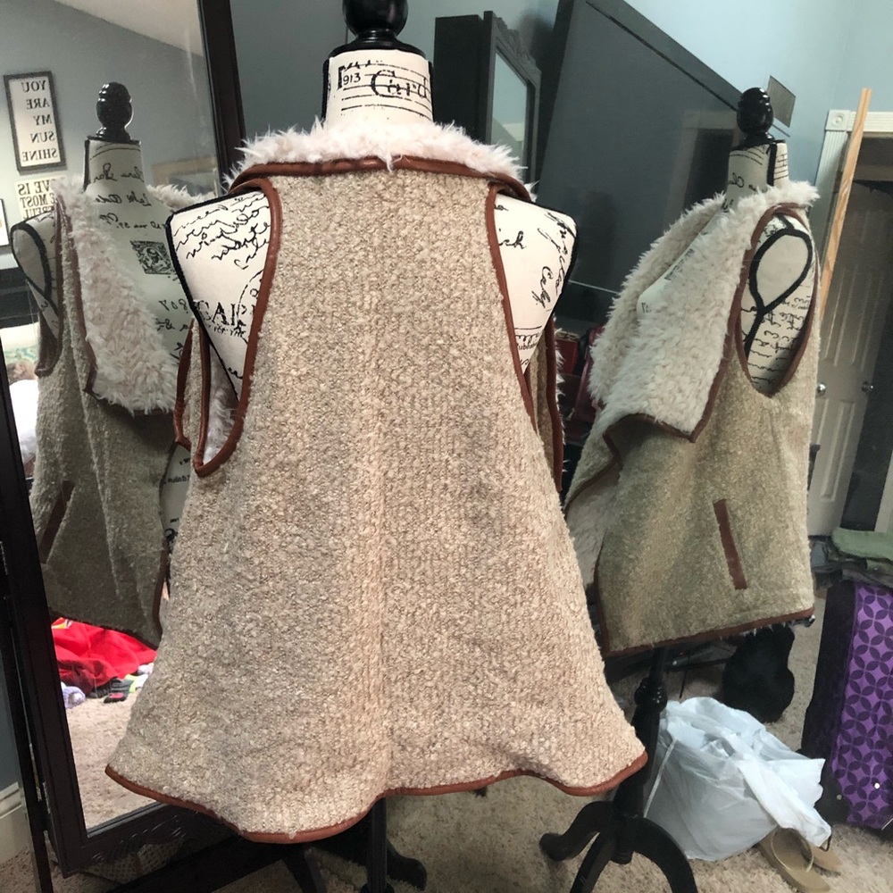 Coco Jameson Fuzzy Sherpa Lined Vest - image 4